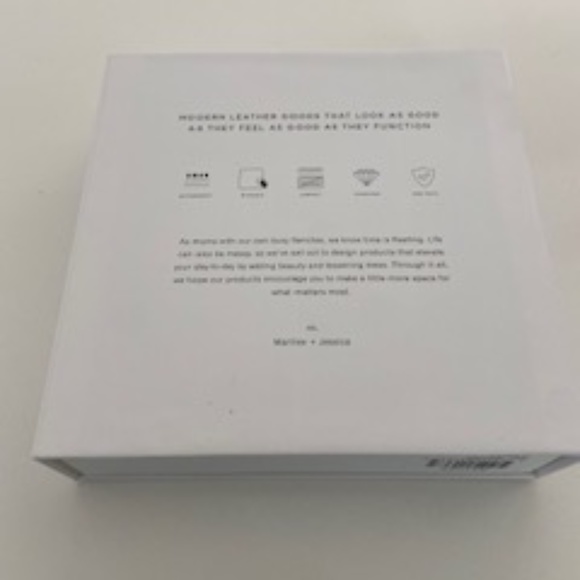 Gathre Micro Extra Small Leather Changing Mat - Currant - Picture 3 of 3